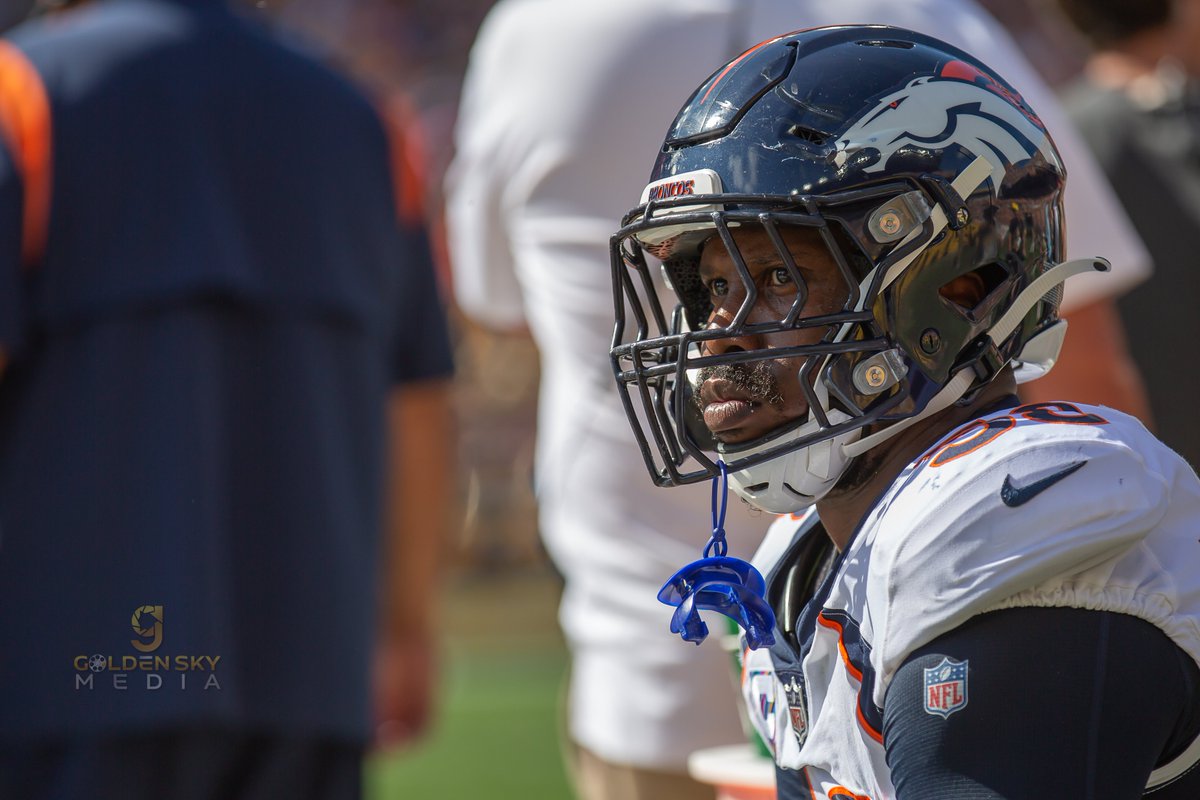 BCook1906's tweet photo. @Broncos Trade #VonMiller to @Rams https://t.co/LN3HNtlEgP #NFL #NFLPhotography #GoldenSkyMedia #GoldenStarAthlete #NationalFootballLeague https://t.co/XRfEj2yFvm