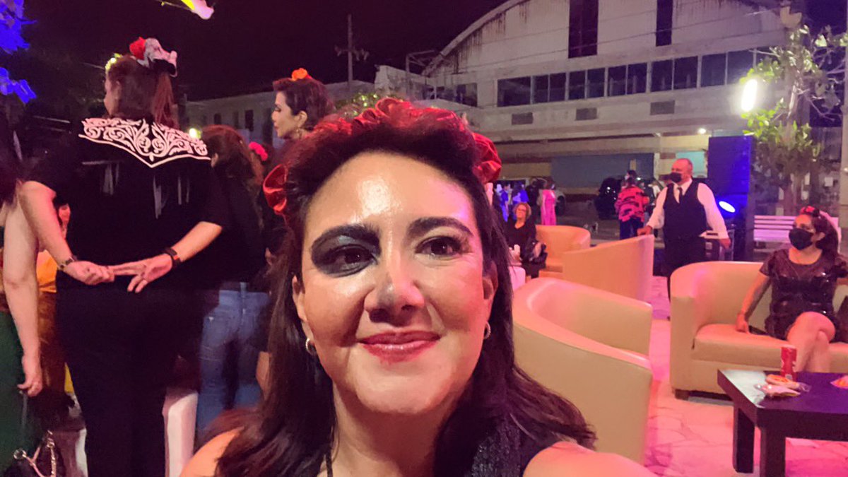 LizCruzMx's tweet photo. #CumbreAMMJE2021
Visitamos más de 400 mujeres de todo el país la ciudad de Tampico Tam, el día de ayer vestidas de catrinas disfrutamos un desfile náutico en el canal de la cortadura #ReconectaAMMJE #Hermosillo #AMMJEHermosillo https://t.co/W74tiitJdv