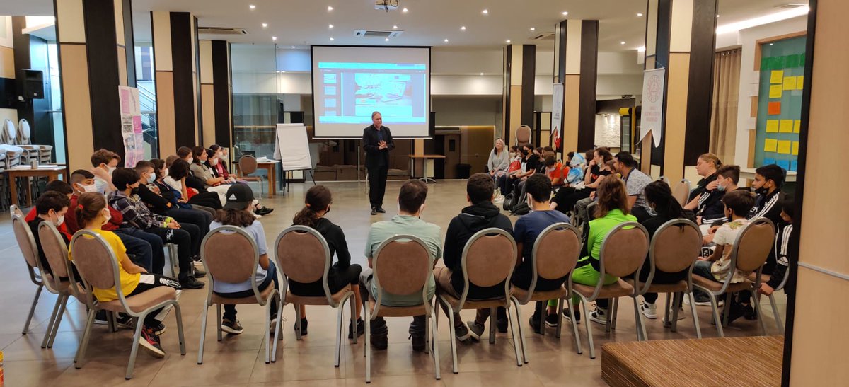 Pietervschie's tweet photo. Some 'offline' snapshots of our workshop in #Malta. During the #Reconnect learning mobility we talked about the first impression, branding yourself as the brand #I, making a great profile pic, #squinching and future social media norms and values... https://t.co/RKh04UGE9P