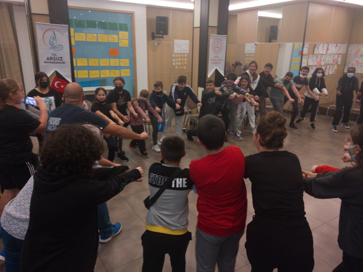 Pietervschie's tweet photo. Some 'offline' snapshots of our workshop in #Malta. During the #Reconnect learning mobility we talked about the first impression, branding yourself as the brand #I, making a great profile pic, #squinching and future social media norms and values... https://t.co/RKh04UGE9P