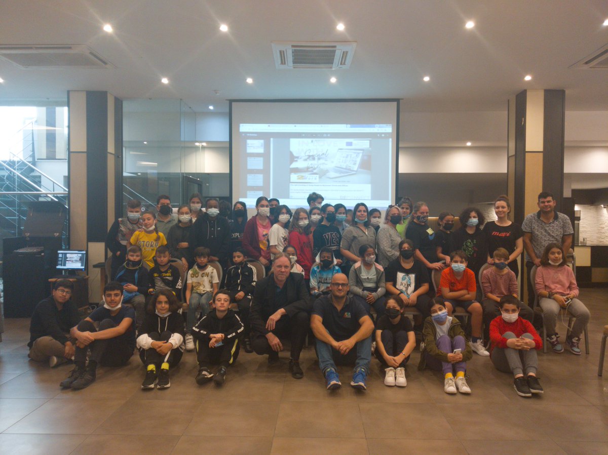 Pietervschie's tweet photo. Some 'offline' snapshots of our workshop in #Malta. During the #Reconnect learning mobility we talked about the first impression, branding yourself as the brand #I, making a great profile pic, #squinching and future social media norms and values... https://t.co/RKh04UGE9P