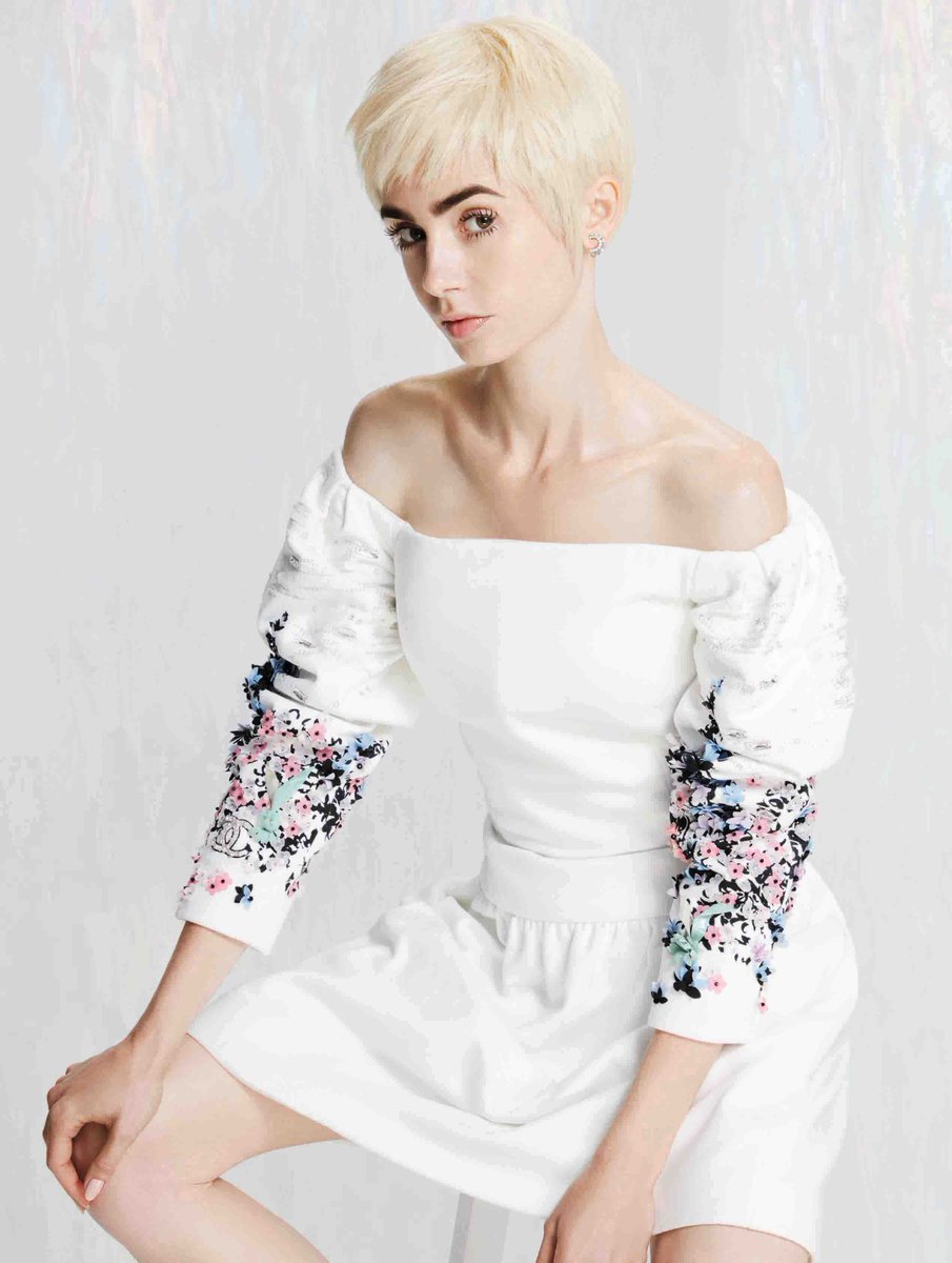 LilyCollinsSP's tweet photo. 📸: Lily Collins photographed for Elle UK (Dec 2021/Jan 2022) by Danny Kasirye. https://t.co/ENRXANJI1P