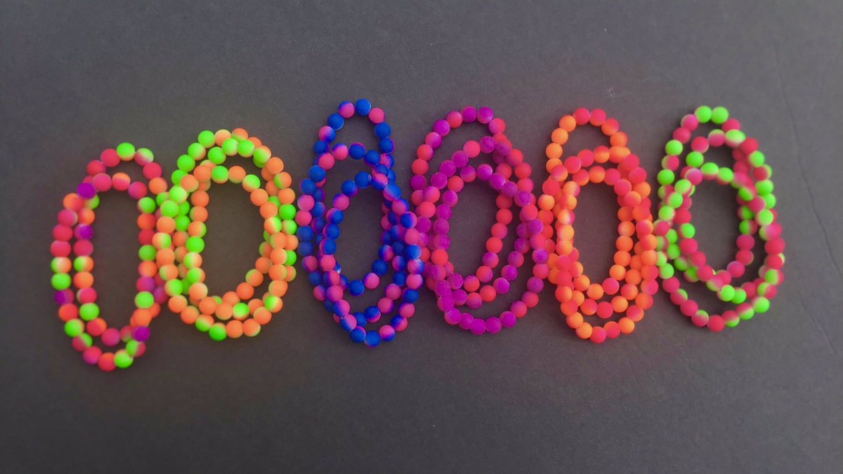 Made these matching bracelets to go with my painting 😍