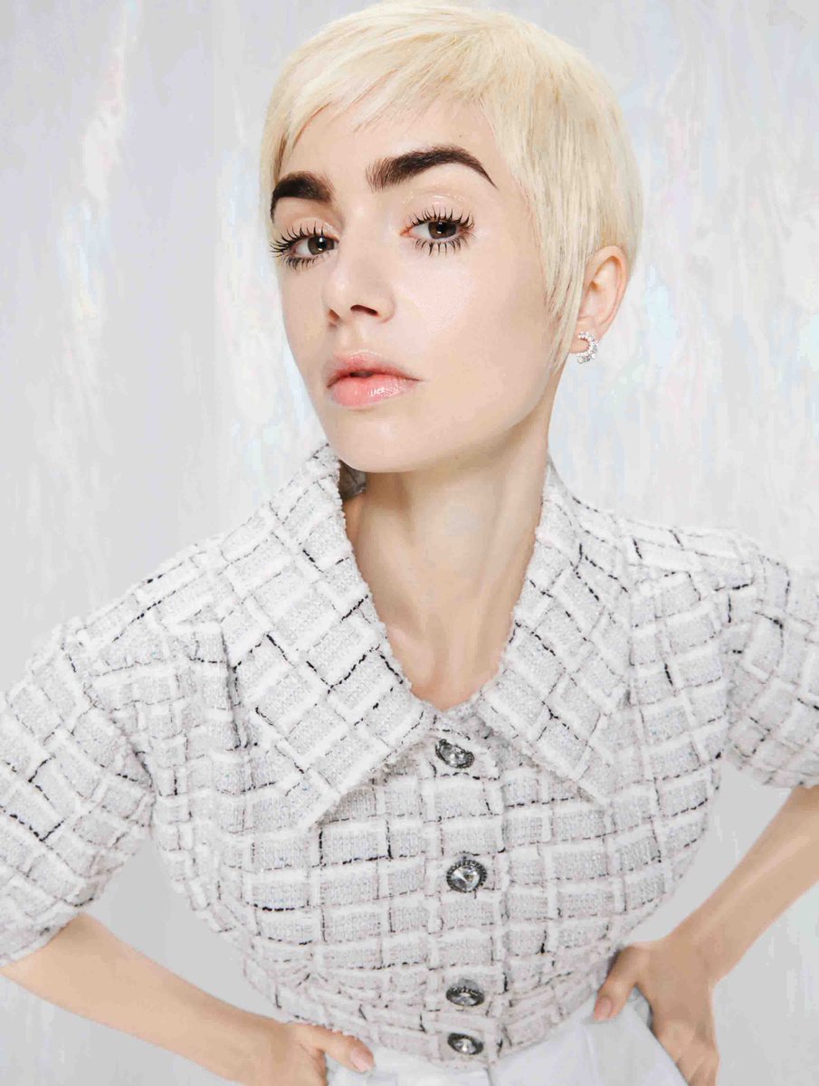 LilyCollinsSP's tweet photo. 📸: Lily Collins photographed for Elle UK (Dec 2021/Jan 2022) by Danny Kasirye. https://t.co/LdnIOVO8hx