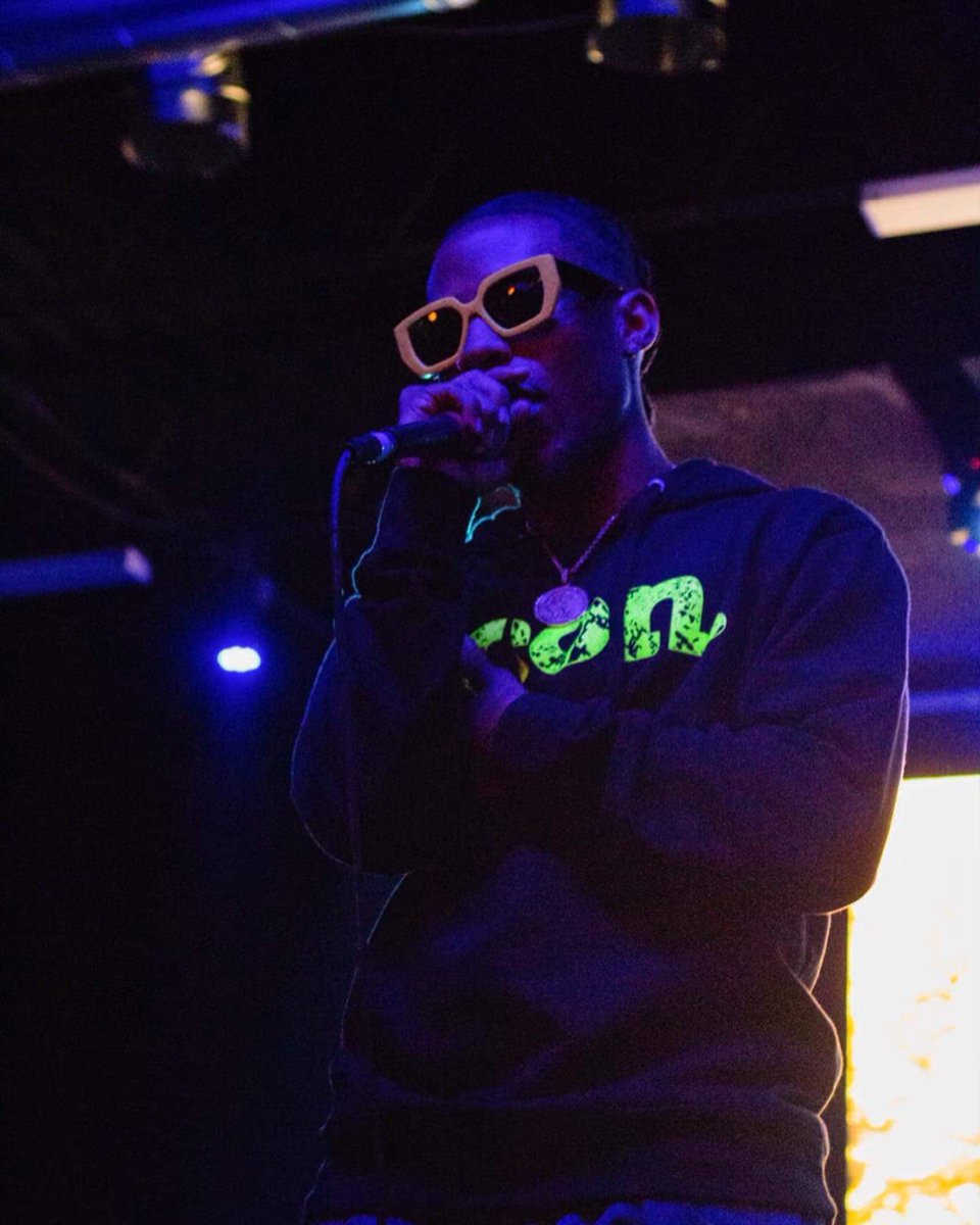 a_wayholmesjr's tweet photo. A-Conic..frfr 🔵

📸: @torijanaephotography 

Visit - https://t.co/4KkmgBfaJP

#hustlewardrecords #justhustle #hustletopics #theward #waysworld #chicago #atlanta #hiphop #rap #swayinthemorning #bet #revolt #xxl #lyricallemonade #texas #newyork #awayorthehighway #platinumsound💿 https://t.co/qWHNWe0yBY