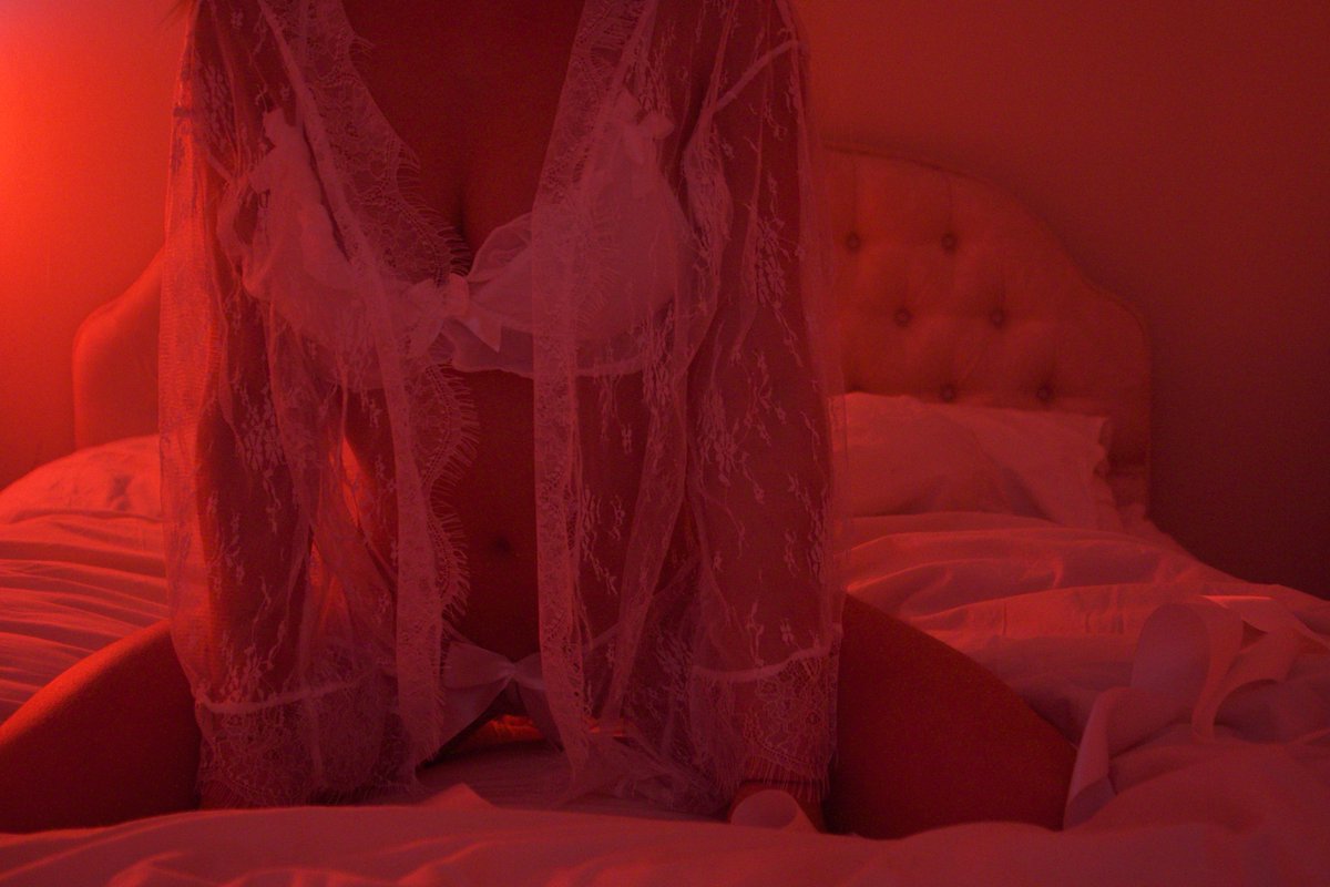 TheMasonsXXXIX's tweet photo. 15 days left to subscribe to my OF before I close it forever ❤️ As a celebration, I am posting my favourite throwback picture(s) everyday along with juicy anecdotes from the start to the end of my online sex work journey. Don't miss out 😉
https://t.co/MjvlSigL25
#lingerie #of https://t.co/dZPizbpNUz