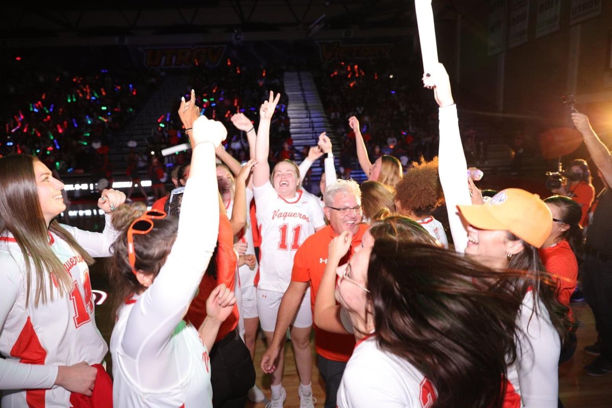 UTRGVwbb's tweet photo. #UTRGVMadness Recap 🤩
What. A. Night. 

5 days till our home opener! 🔜🏀

#RallyTheValley #UTRGV https://t.co/J1N0fHgt1d