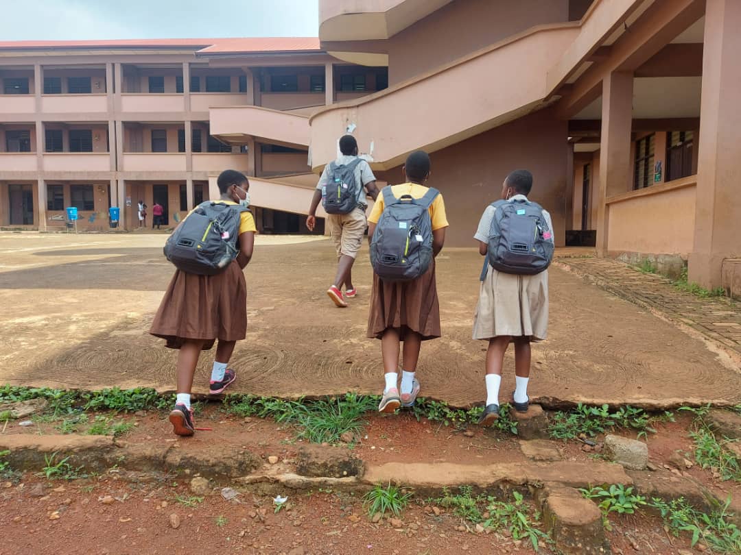 AcaciaStudy's tweet photo. Our Ghana centre is out measuring school children’s #airpollution exposure using @Dyson backpacks. @HPRU_EEH @QMUL @NIHRglobal @KNUSTGH https://t.co/yB2tWZ1Uy0