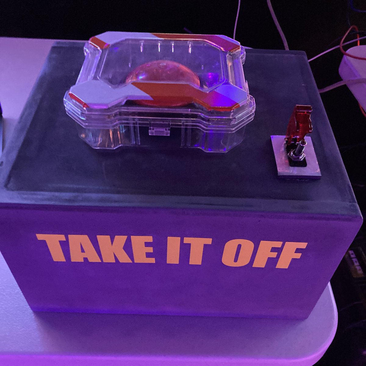 MaskedSingerFOX's tweet photo. Which panelist will hit the Take It Off buzzer? Tell us below! 👇 #TheMaskedSinger https://t.co/JM9NUNXcCu