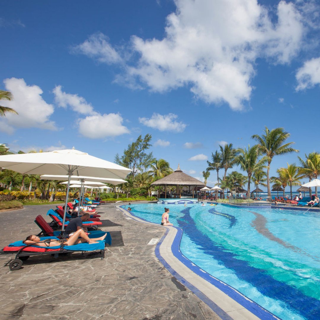 NowBoarding_'s tweet photo. Le Méridien Ile Maurice bevindt zich aan sprankelend ivoorkleurig zand, gelegen in de baai van Pointe aux Piments aan de noordwestkust van Mauritius. 🇲🇺 Groene tuinen creëren de perfecte sfeer in het resorthotel voor een romantische vakantie. 🏊‍♀️
#NowBoarding #Mauritius #resort https://t.co/181jRQ0GL4