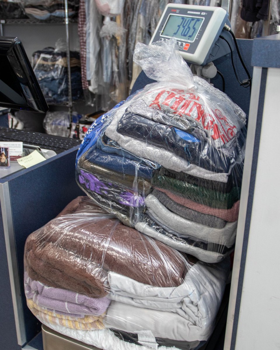 What does 35 pounds of laundry look like? ⤴

#HappyNest #HappyNestLaundryService #DoLifeNotLaundry