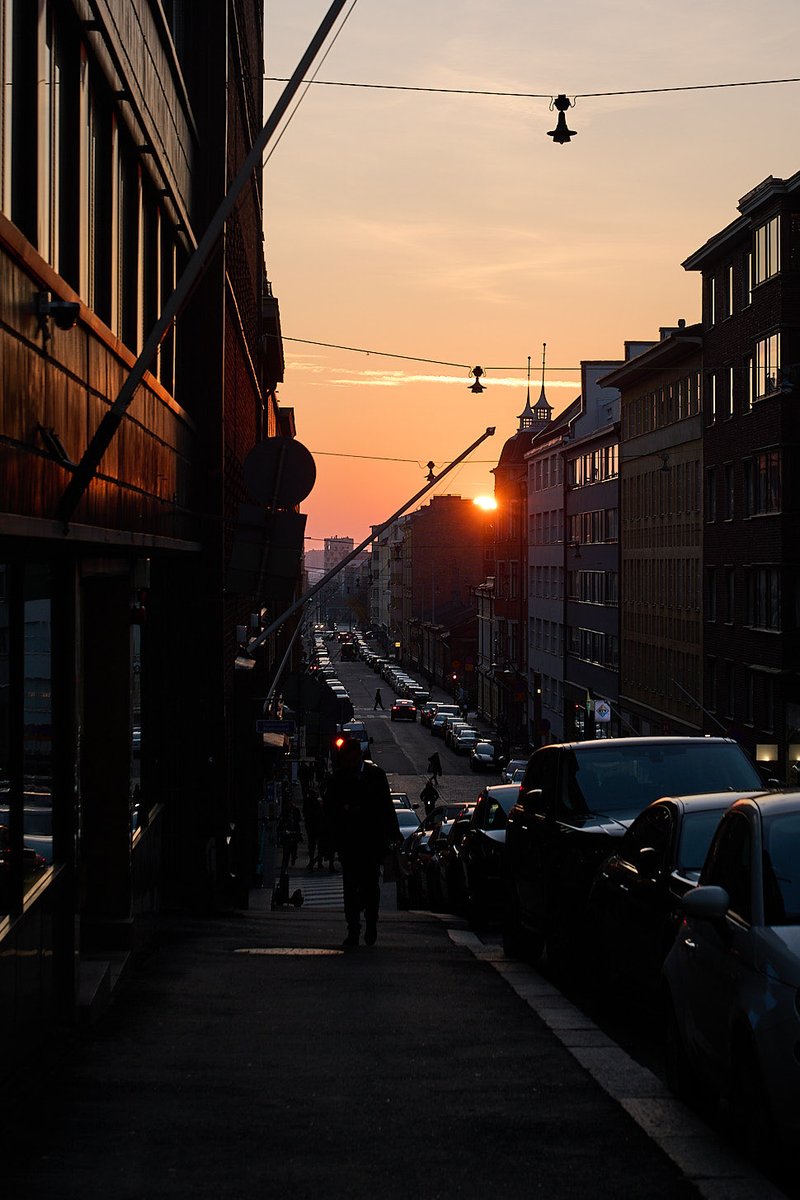 Last rays… 

#helsinki #streetphotography #sunset #leicasl2s #summiluxm50 https://t.co/ekEdzSMi1z