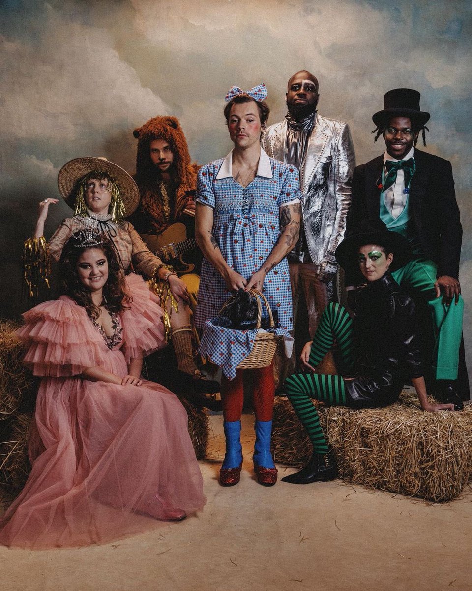 hoctober2021's tweet photo. harry x band for harryween night 1 and night two https://t.co/WkRdRy4qhm