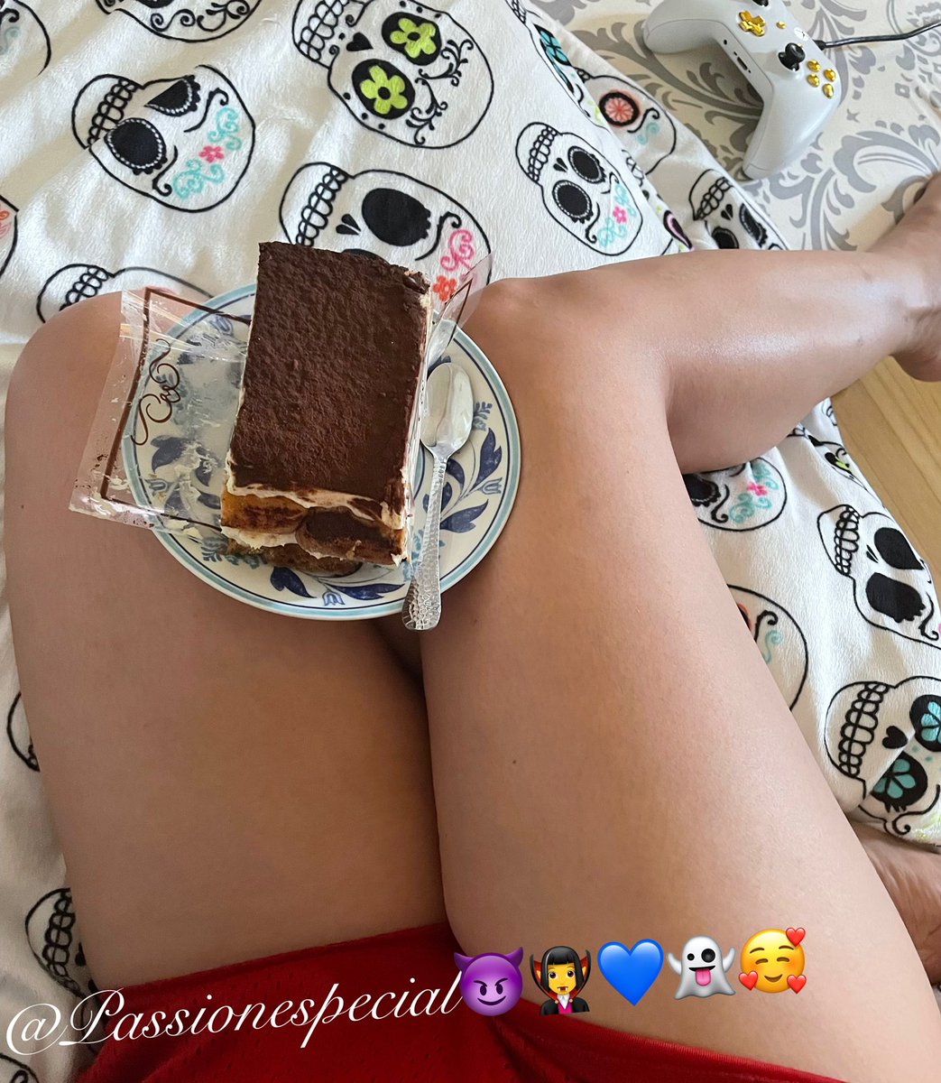 passionespecial's tweet photo. Te invito a comer algo delicioso 🤤😋si que voy a pecar pero vale la pena, espero que no me vayan a regañar 🐨🙈🙈🧛♀️🧛♀️😈😈👻👻☠️🥰🎃🐨
#Tiramisù #delicious #pecando #passion https://t.co/qKQloGJOTe