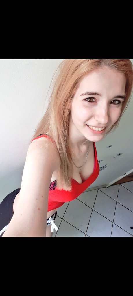 1 pic. Imádom a pirosat❣💫💞🔥💯😻💘 Szerintetek, hogyáll? Mi a véleményetek, dráģáim? 😘😉🥳 https://t.co/f0YC6q0pz4