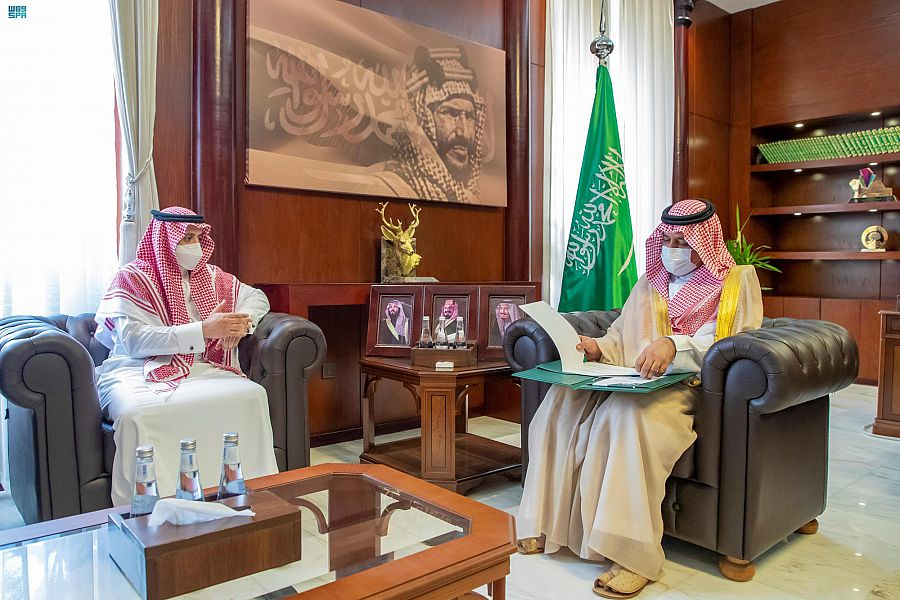 SPAregions's tweet photo. سمو أمير #حائل يستقبل المدير التنفيذي لمركز تمكين الكفاءات بوزارة الداخلية.
https://t.co/K6PicK1csC
#واس_عام https://t.co/mLfsjepkBB