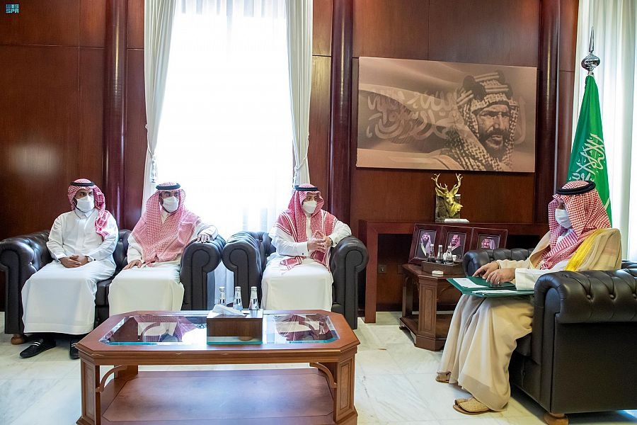 SPAregions's tweet photo. سمو أمير #حائل يستقبل المدير التنفيذي لمركز تمكين الكفاءات بوزارة الداخلية.
https://t.co/K6PicK1csC
#واس_عام https://t.co/mLfsjepkBB