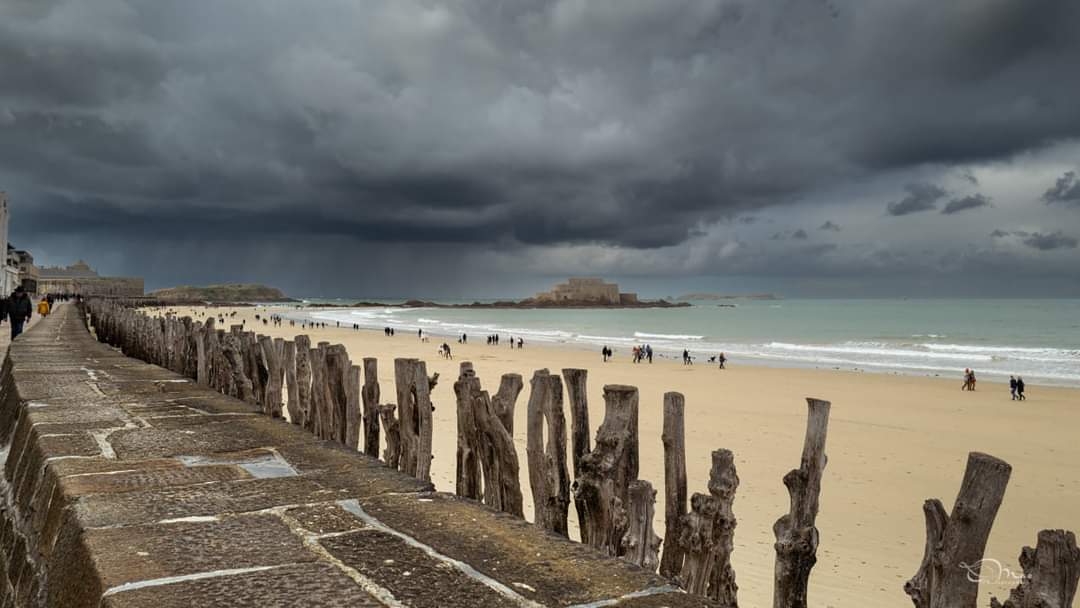 malauro16's tweet photo. 📷 lundi de toussaint à St Malo,
#landscapephotography #Bretagne #MagnifiqueBretagne #paysagedebretagne #plage #lesillon #plagedusillon #cielnoir https://t.co/bGYXck6kR0