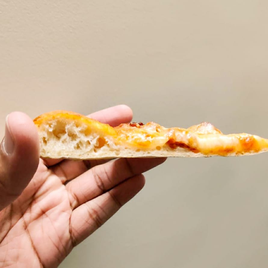 Kur0Tetsu's tweet photo. 48-hour slow rise natural leavened pizza.
Had to do a lot of jugaad for a home oven but got a decent colour on the crust after all. https://t.co/AgR1Lhkgyl