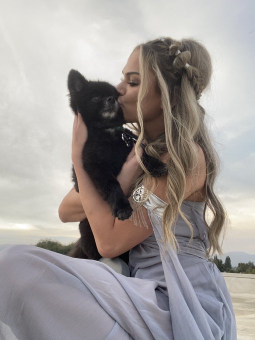 2 pic. Daenarys Targaryen and Drogon?? https://t.co/W3eX45xARY