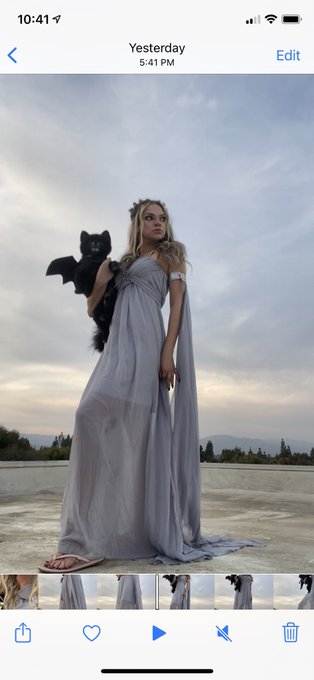 1 pic. Daenarys Targaryen and Drogon?? https://t.co/W3eX45xARY
