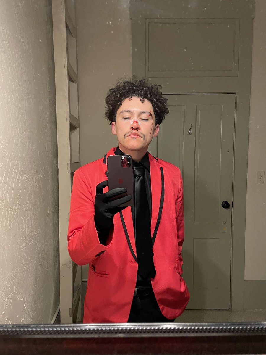 kourupes's tweet photo. Ladies and gentlemen, The Weeknd https://t.co/oFUYQIqVpf