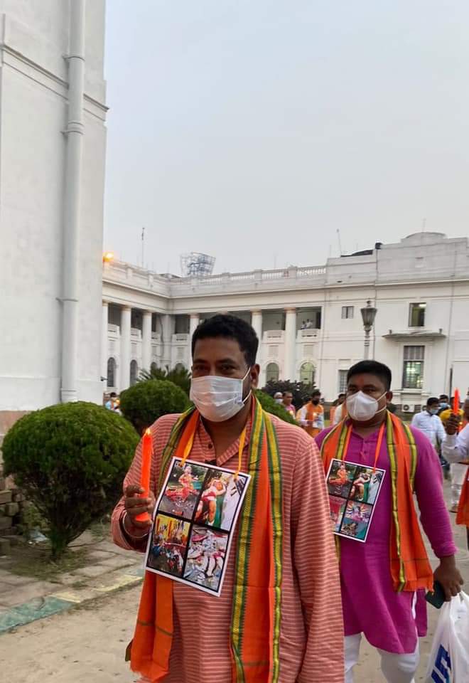ackbt's tweet photo. বাংলাদেশের🇧🇩হিন্দু🕉🔱🚩নির্যাতনের মৌন প্রতিবাদ কলকাতায়🇮🇳পশ্চিমবঙ্গ বিধানসভার B.J.P.বিধায়ক/M.L.A.দের @monidipadey @avroneel90 @_PriyaSaha @SrutyDey468278 @Biplob_1994 @RajuDas7777 @debtanu1971 @MajiDevDutta 
#Bangladesh #SaveBangladeshiHindus #SaveHindus #savehindusinbangladesh https://t.co/pMB3Mkcj6U