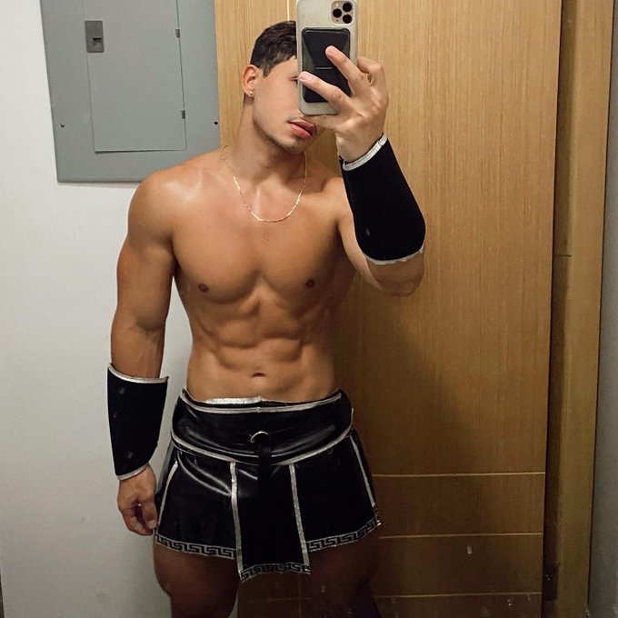 wait for you in my onlyfans to have fun for a while 🍆💦💪🏻  https://t.co/OohhAogG7D https://t.co/f1dwZ