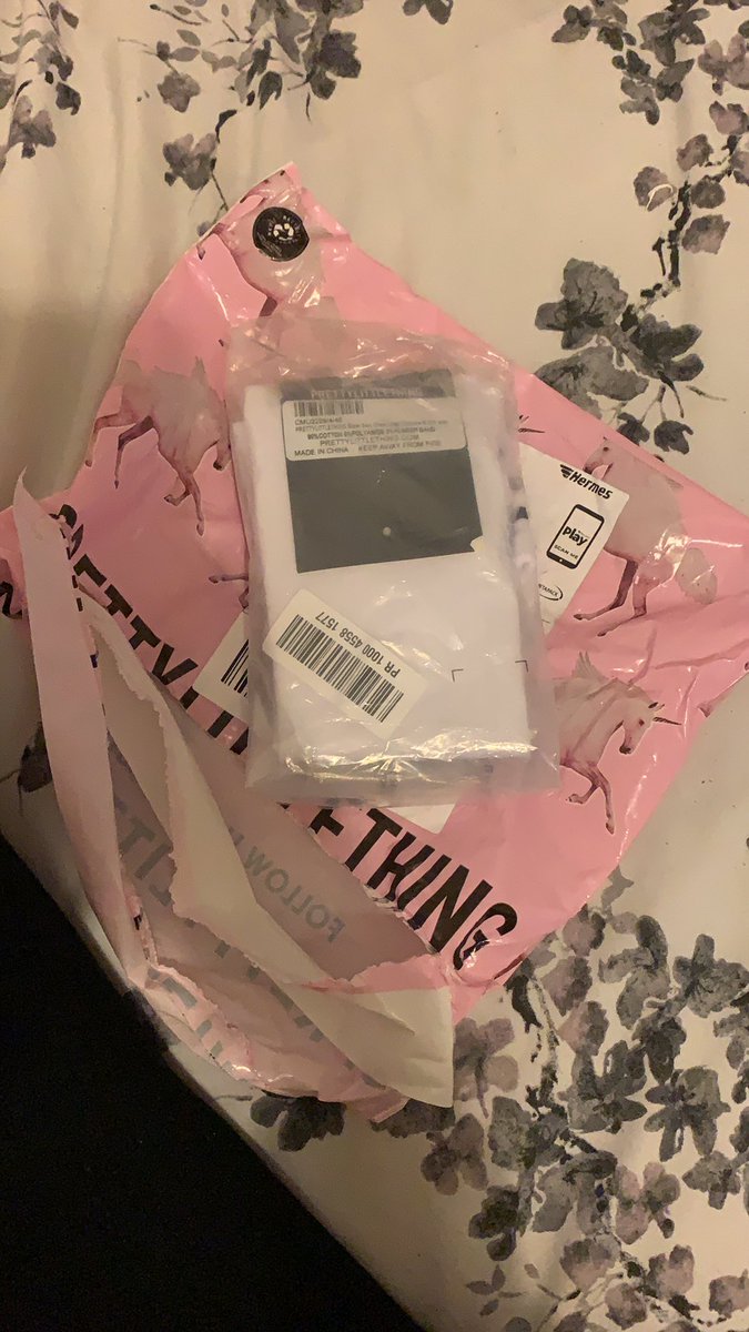 veritygarnes's tweet photo. tell me why plt have send just the socks of a Halloween costume for £40😭 https://t.co/VPAtFukNNK