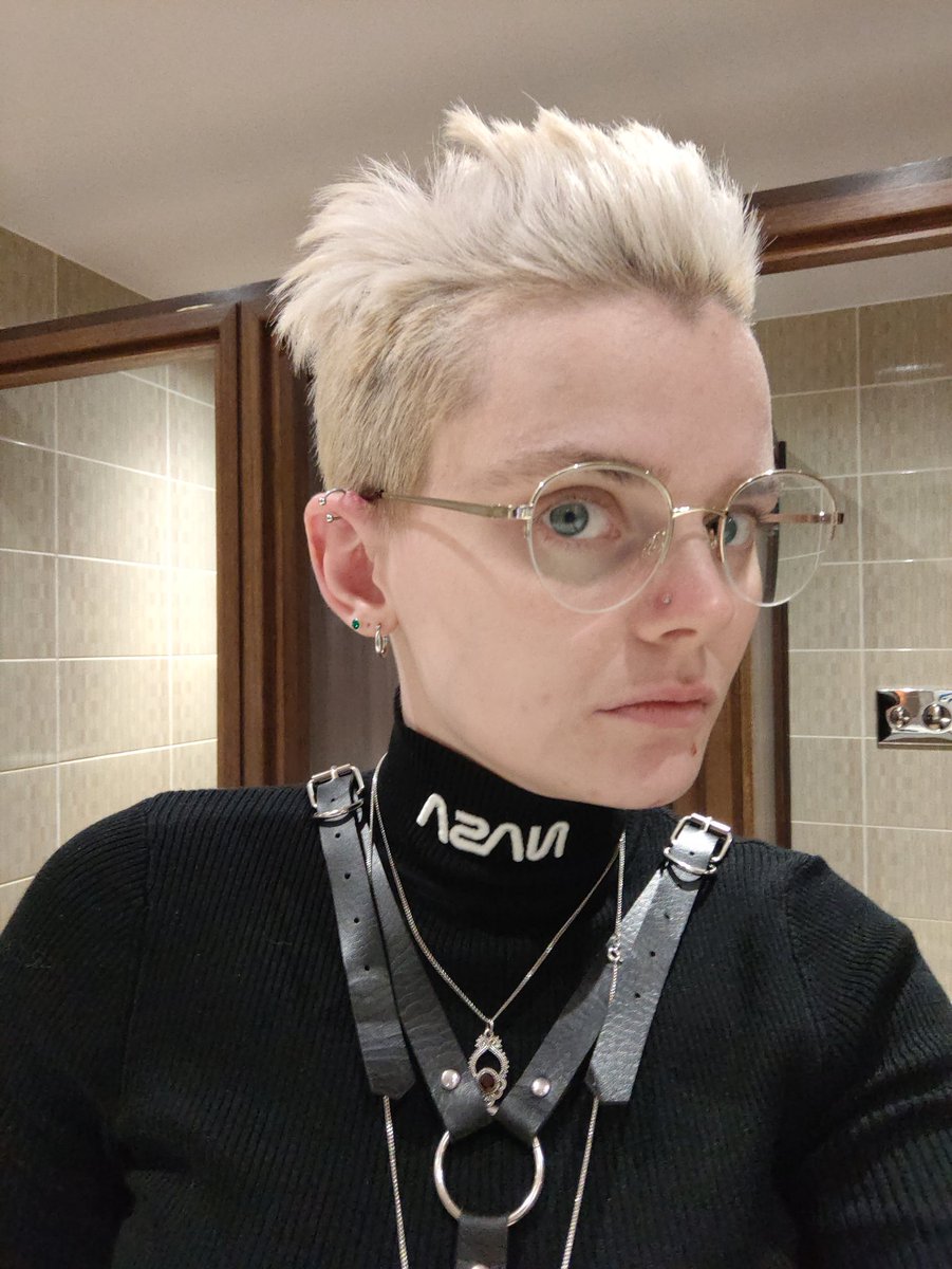 hellohayelss's tweet photo. @jk_rowling ummm can I cast for Grindelwald? I have acting experience - I've been acting my whole life and the voices in my head are now being assessed for Sczoprenia 🙃 #fantasticbeasts #harrypotter #crimesofgrindelwald #grindelwald @FantasticBeasts #jkrowling @BeastsMovieUK https://t.co/9m8NKLGmu3