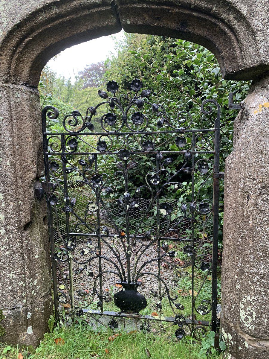 LynnParsonsUK's tweet photo. It’s Cold Outside but Warm in here @magicfm from 7pm Come on in and Cosy up with Some Magical Monday night Musical Treats plus Your Whispers &amp; Windows #DevonSunshine https://t.co/tIAktyLe7b