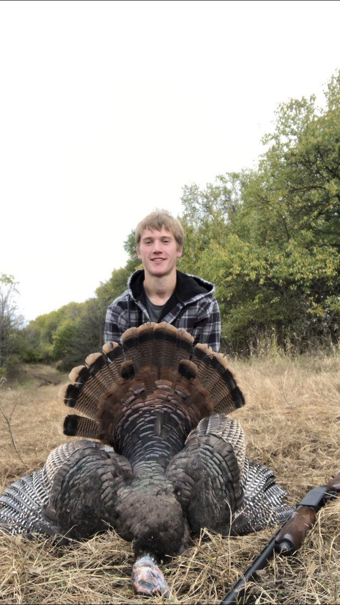 CalebRowan8's tweet photo. Crazy morning today got a turkey and a few ducks #insane https://t.co/kPNI7I0rS3