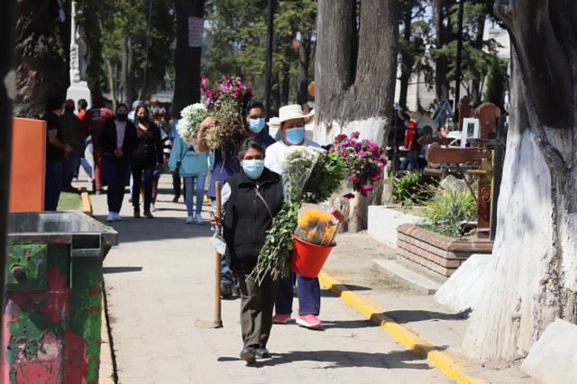 MetepecGobierno's tweet photo. En #Metepec con mucho cariño, esfuerzo y dedicación celebramos una de las festividades emblemáticas y de gran tradición de México y de nuestro municipio para recibir a nuestros fieles difuntos. #DíaDeMuertos #MetepecMágico https://t.co/KYRJZecmLO