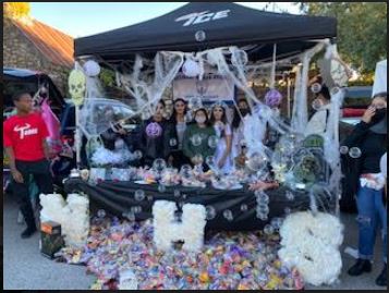 cedarhillisd's tweet photo. @collegiate_ch National Honor Society won #BestTrunk on Saturday, while serving 3,000 scholars @CedarHillTX 

@jdedmun @geraldhudson https://t.co/fd46XqWGPT