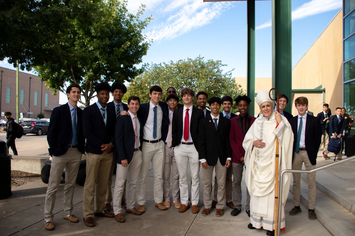 strake_jesuit's tweet photo. RT StrakeJesuit: Today we welcomed Cardinal DiNardo &amp; celebrated Mass for the Solemnity of All Saints! Through the intercession of the saints, may we follow their example &amp; be faithful disciples of Christ. Thank you, Cardinal DiNardo, for joining us! #am… https://t.co/jynOY6vfGF