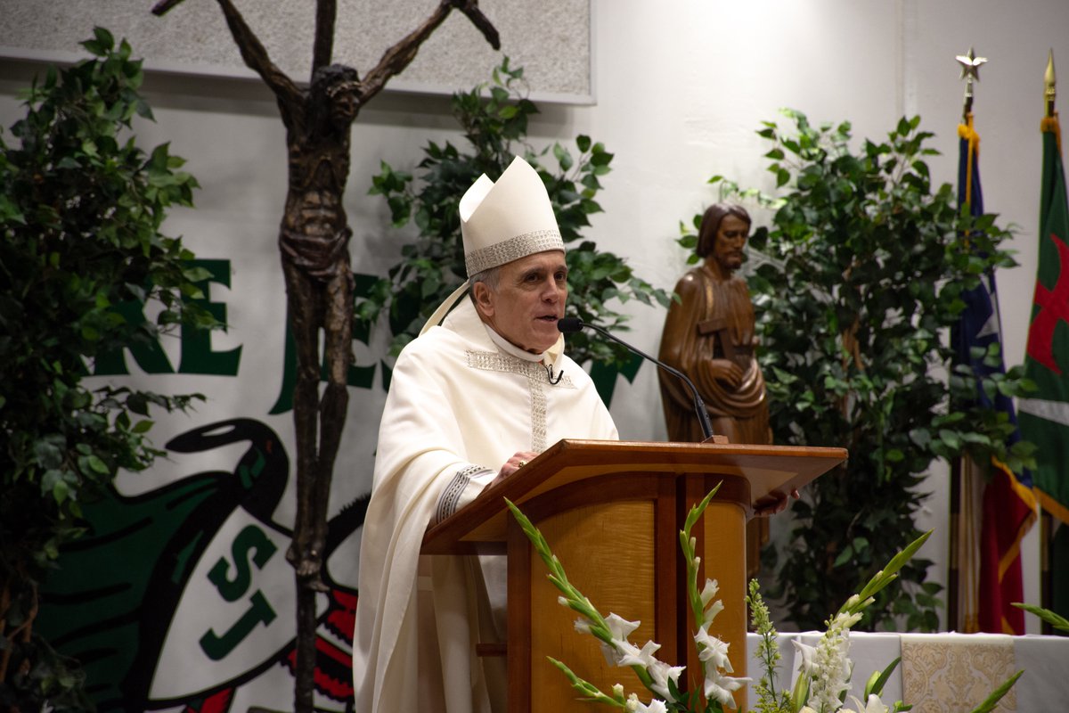 strake_jesuit's tweet photo. RT StrakeJesuit: Today we welcomed Cardinal DiNardo &amp; celebrated Mass for the Solemnity of All Saints! Through the intercession of the saints, may we follow their example &amp; be faithful disciples of Christ. Thank you, Cardinal DiNardo, for joining us! #am… https://t.co/jynOY6vfGF