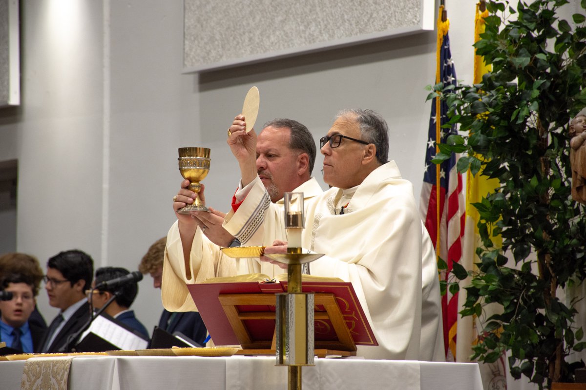 strake_jesuit's tweet photo. RT StrakeJesuit: Today we welcomed Cardinal DiNardo &amp; celebrated Mass for the Solemnity of All Saints! Through the intercession of the saints, may we follow their example &amp; be faithful disciples of Christ. Thank you, Cardinal DiNardo, for joining us! #am… https://t.co/jynOY6vfGF