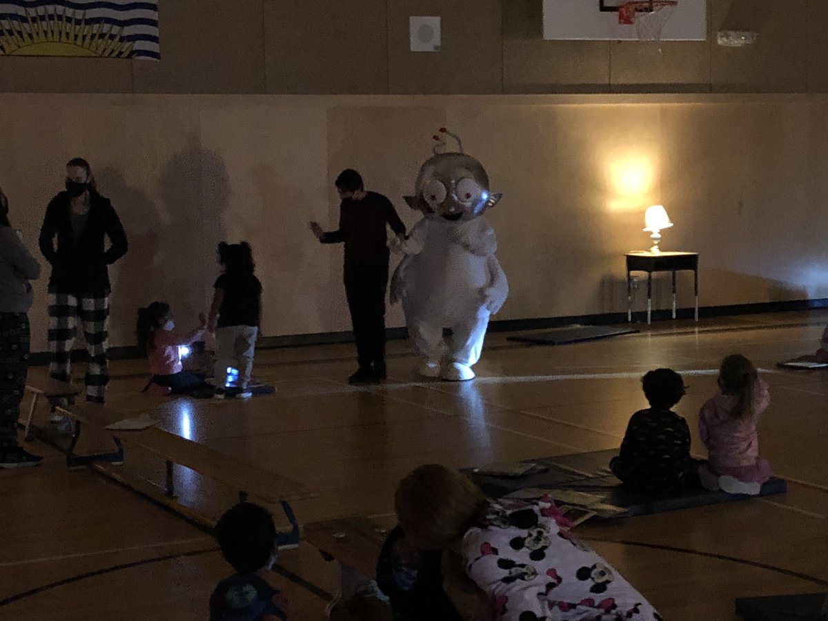 goldstonepark's tweet photo. Today at @goldstonepark we celebrated DEAR (Drop Everything and Read). Yeti even made an appearance. Thank you to our librarians @ms_a_roth and @ColasaccoLinda for organizing. https://t.co/EaMYvjEG2i