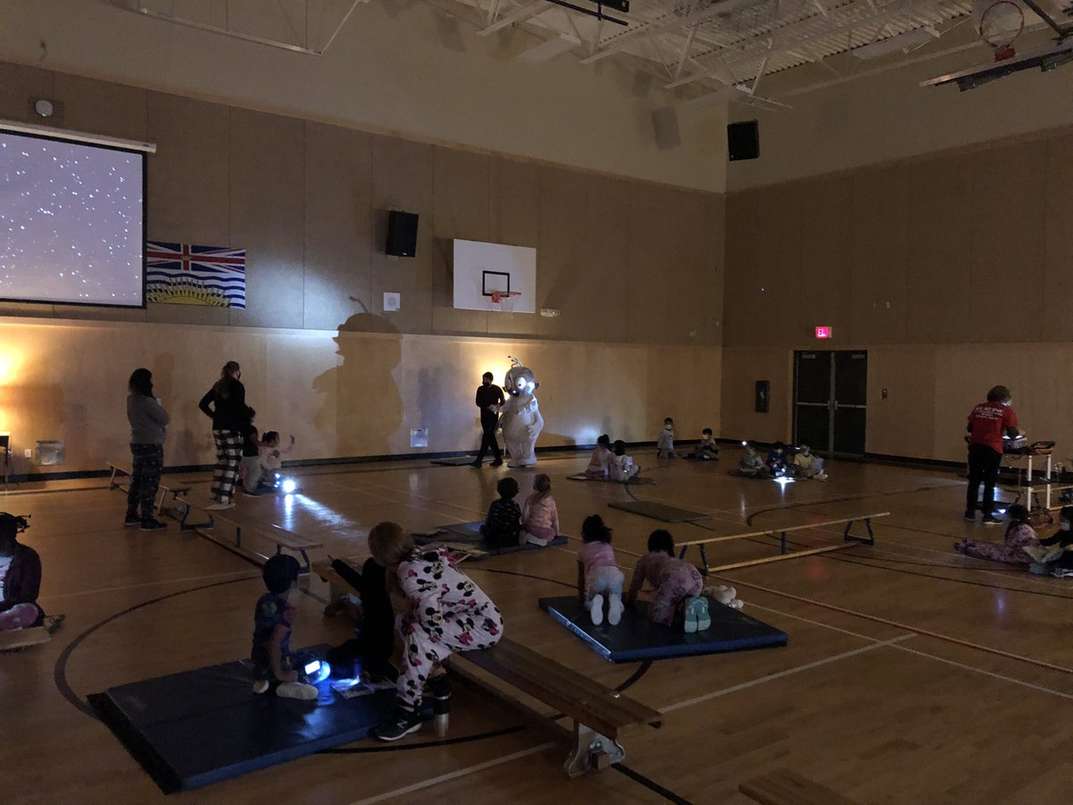 goldstonepark's tweet photo. Today at @goldstonepark we celebrated DEAR (Drop Everything and Read). Yeti even made an appearance. Thank you to our librarians @ms_a_roth and @ColasaccoLinda for organizing. https://t.co/EaMYvjEG2i