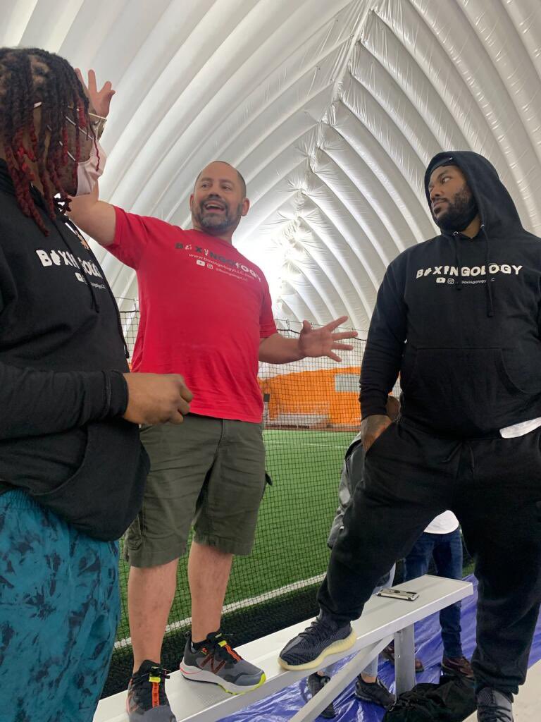 Boxingology's tweet image. Me explaining to the team, how this next show in November 13 at Boxingology will take place and who will be fighting on our team. 

#lineup #boxingteam 

#pullups #calisthenics #calisthenicsworkout #bodyworkouts