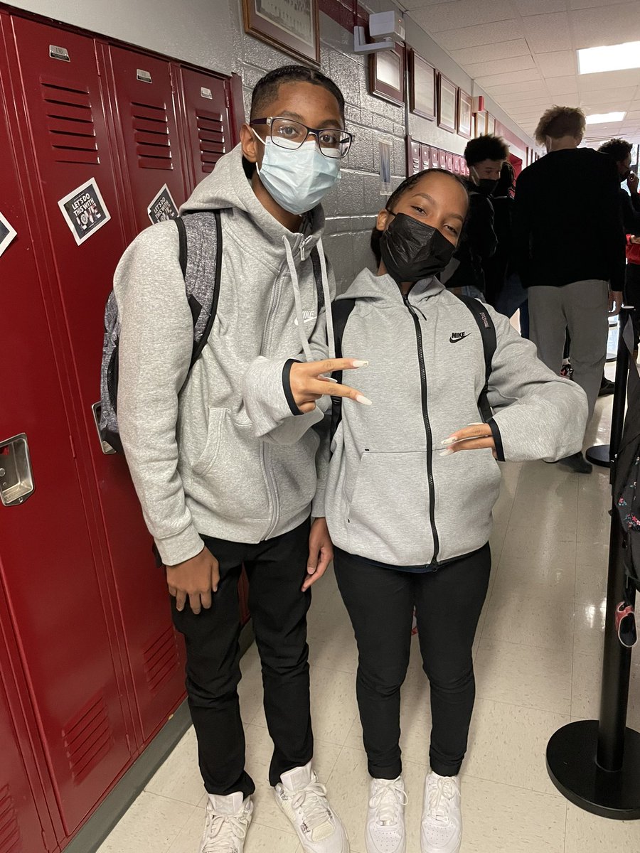 TAPrincipal's tweet photo. Kicking off Spirit Week with Twin Day! https://t.co/HNIZVClGeI