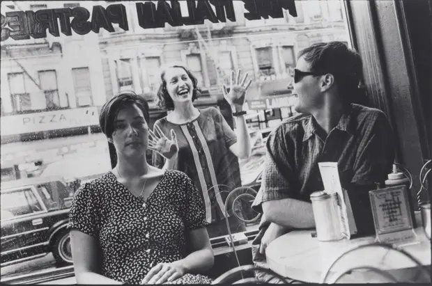 GeorgiosMasman2's tweet photo. #OnThisDay #Remembering #MaryHansen singer/multi-instrumentalist best known as a member of #Stereolab though she collaborated with many other bands incl.#Tortoise #Brokeback #Moonshake On 9 December 2002, a truck hit & killed Hansen while she was riding her bicycle in London. https://t.co/1Sfe6pzA9V
