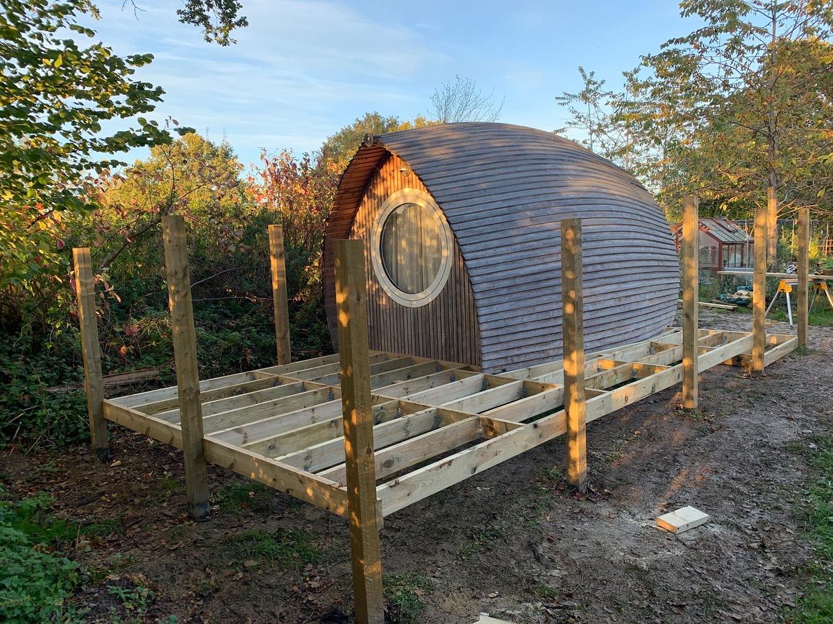FlatcapProjects's tweet photo. Flat Cap day today with @WiltshireWoodm1 @PearTreeWhitley finishing the second pod’s frame in the showers. Bit of a battlefield by the end but job’s a good ‘un. Back to the desk tomorrow. https://t.co/P2q9aCpCyd