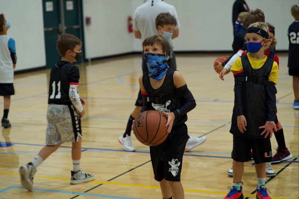 SWSH_Official's tweet photo. A little preview from this week's SWSH Shooting Clinic!!🔥👀➡️
It was an absolute blast watching these young hoopers get #LockedIn & use their SWSH Shooting Sleeves for the first time‼️💪🥳
STAY TUNED for more awesome content from this truly incredible day!!🔔💥
#SWSHofficial https://t.co/Y3gvGgFh11