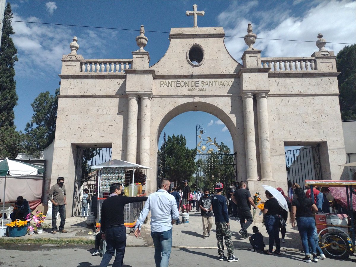 SigloCoah03's tweet photo. En el Panteón Santiago no están permitiendo la entrada a menores! #Saltillo https://t.co/4uTmudE97q
