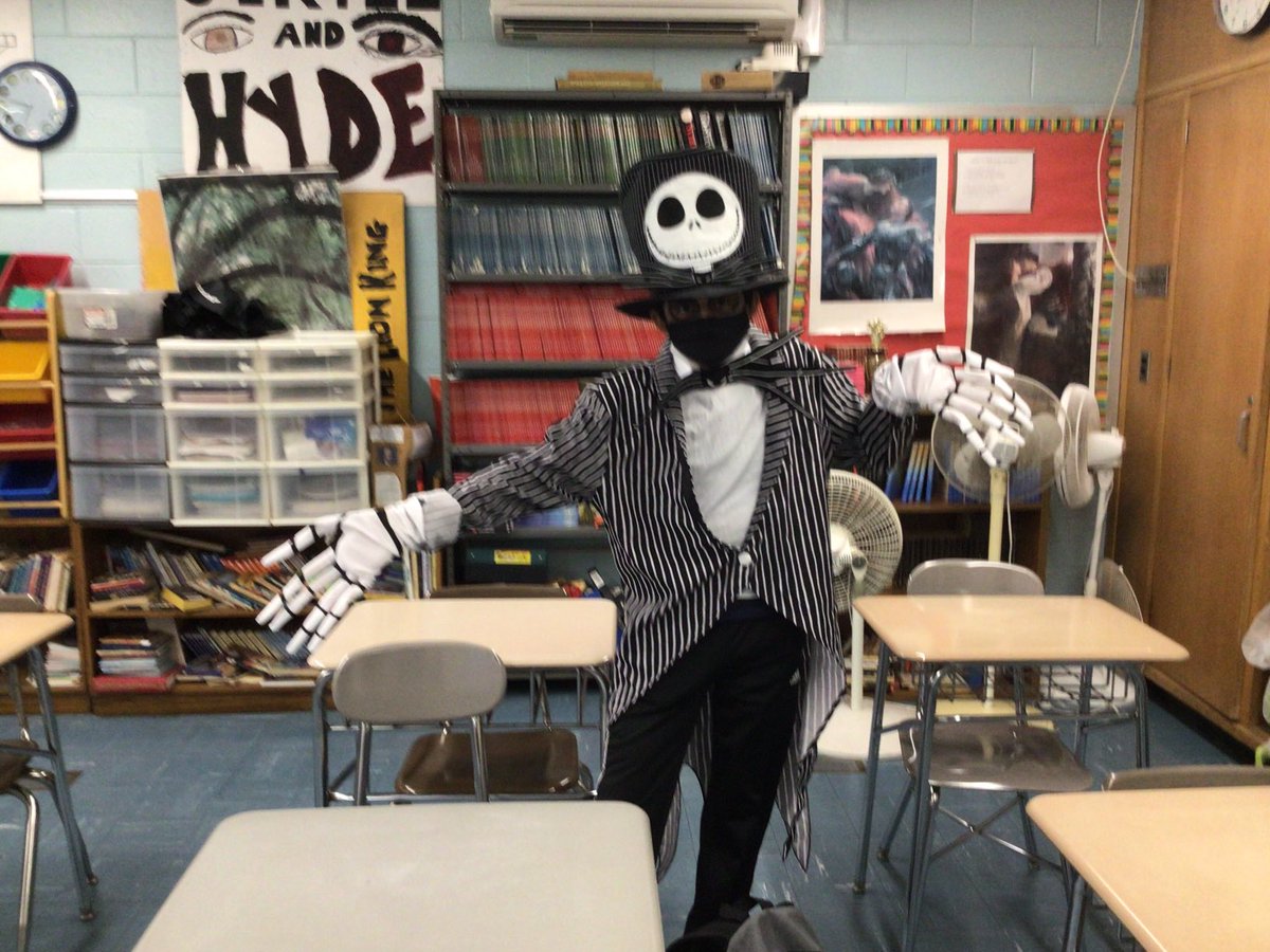 QuestionMarkMHS's tweet photo. It was a Happy Halloween - on Friday!  Students and staff dressed up in costume to celebrate Halloween and to earn points for Battle of the Classes.  The results of the contest were in age order: Class of 2022, Class of 2023, Class of 2024, Class of 2025, then Class of 2026. https://t.co/Zd4s9zET6E