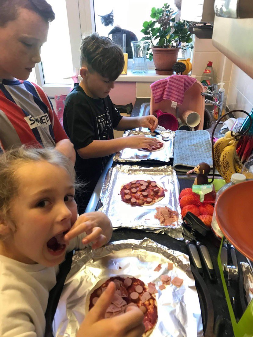 MollysGift6's tweet photo. 🏠 HALF - TERM HOME FOOD ACTIVITY TASK 🦋

Inspired by #HAF2021 during our Oct camp we provided family’s with the ingredients to make a healthy tortilla pizza at home thanks to a recipe from @fulltimemeals 👏🏻

Amazing to see healthy activity’s transferring into family’s homes 🦋 https://t.co/S2kLsmBW78