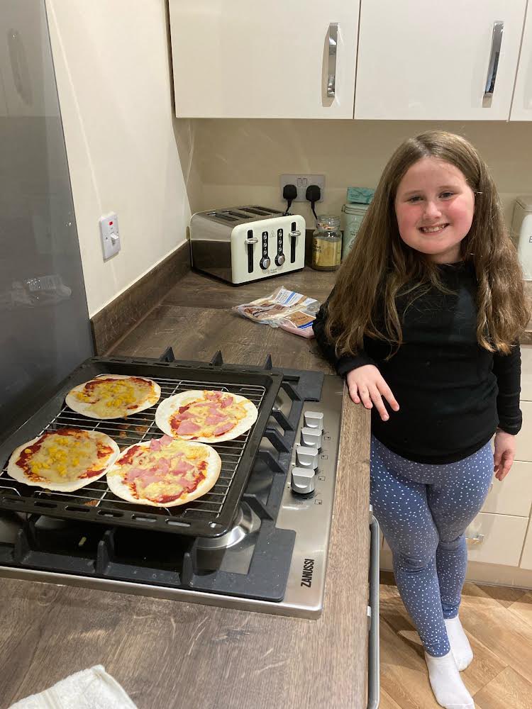 MollysGift6's tweet photo. 🏠 HALF - TERM HOME FOOD ACTIVITY TASK 🦋

Inspired by #HAF2021 during our Oct camp we provided family’s with the ingredients to make a healthy tortilla pizza at home thanks to a recipe from @fulltimemeals 👏🏻

Amazing to see healthy activity’s transferring into family’s homes 🦋 https://t.co/S2kLsmBW78