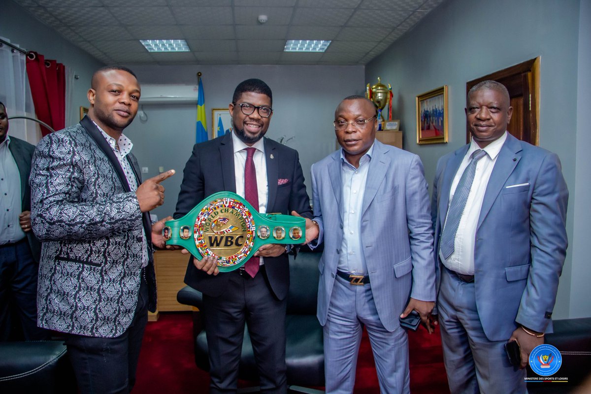 serge_nkonde's tweet photo. Le Boxeur 🥊 Congolais Junior MAKABU va défendre sa Ceinture de Champion du Monde lourds-légers (WBC) à Kinshasa au mois de décembre prochain. J'ai échangé avec lui ce lundi 1/11 sur les modalités pratiques pour sa préparation au combat.
#CongoNaMotema❤️
#BendeleNaMaboko🇨🇩 https://t.co/MpUbktbAbF