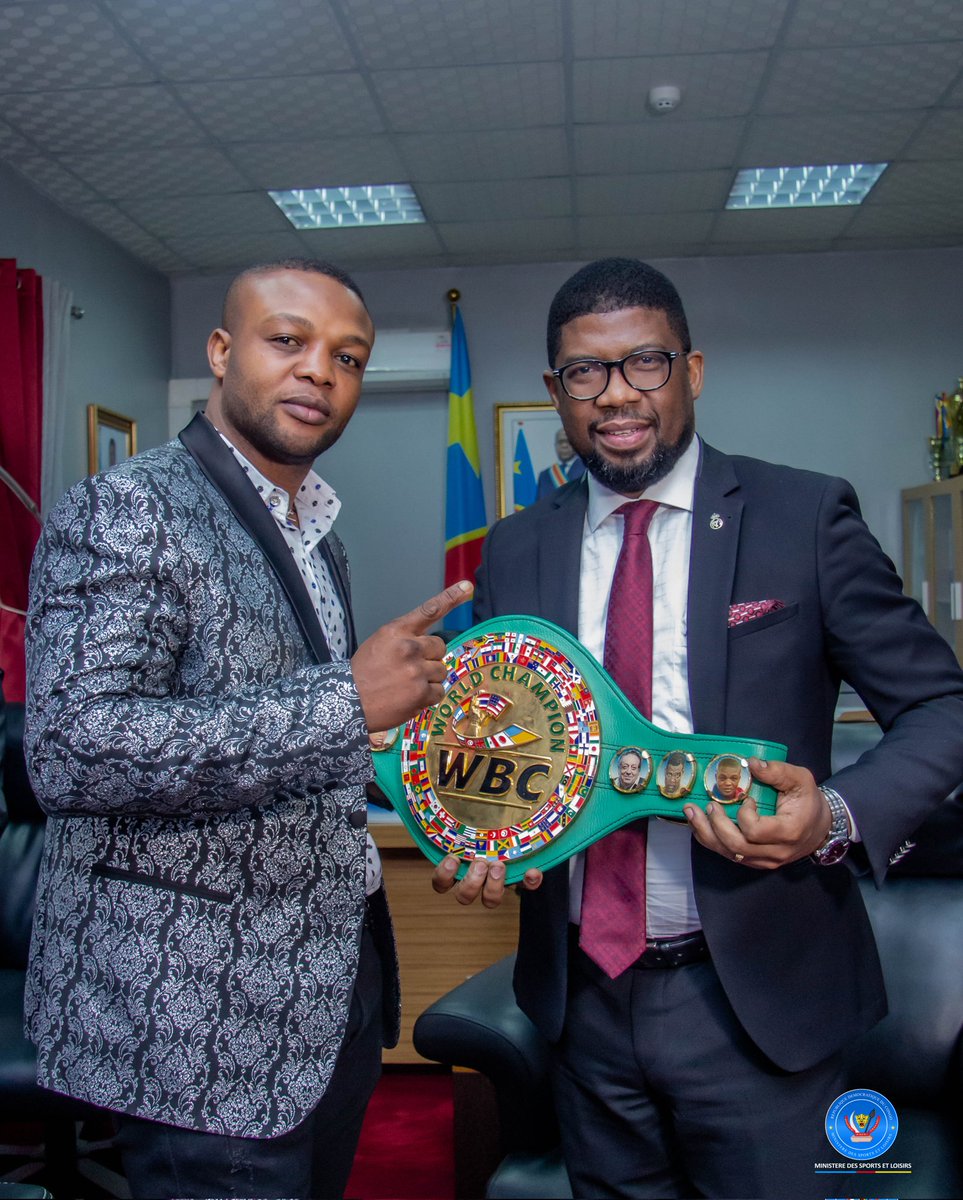 serge_nkonde's tweet photo. Le Boxeur 🥊 Congolais Junior MAKABU va défendre sa Ceinture de Champion du Monde lourds-légers (WBC) à Kinshasa au mois de décembre prochain. J'ai échangé avec lui ce lundi 1/11 sur les modalités pratiques pour sa préparation au combat.
#CongoNaMotema❤️
#BendeleNaMaboko🇨🇩 https://t.co/MpUbktbAbF